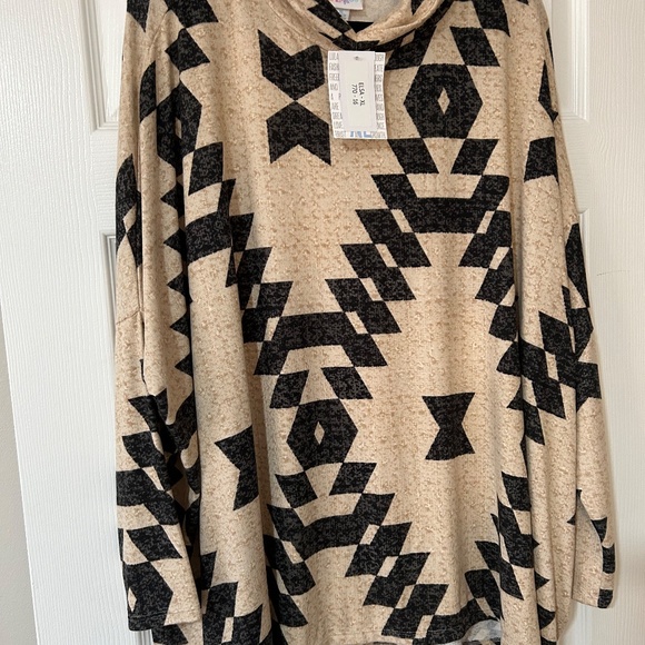 LuLaRoe Elsa top, NWT, XL(18-26) - Picture 7 of 9